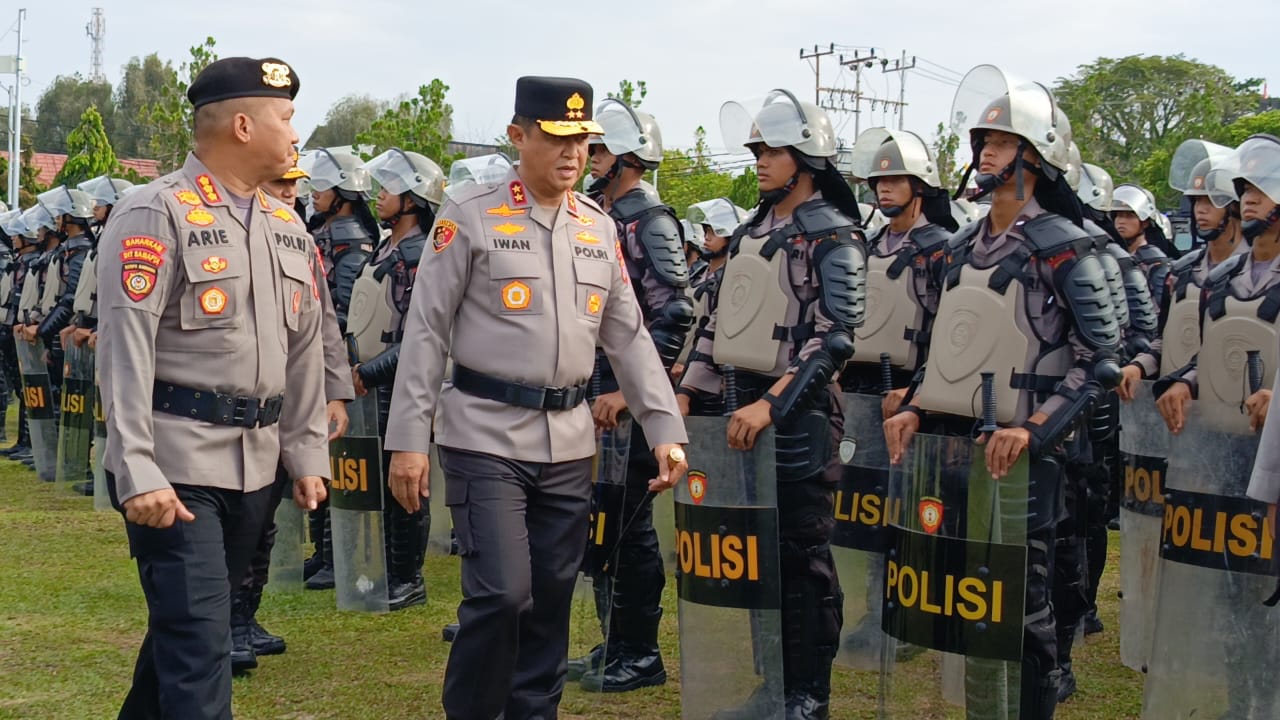 Kapolda Kalteng saat melakukan pengecekan Personil menghadapi Kesiapan Pengamanan Hari Buruh (May Day), Rabu (30/04/2025)